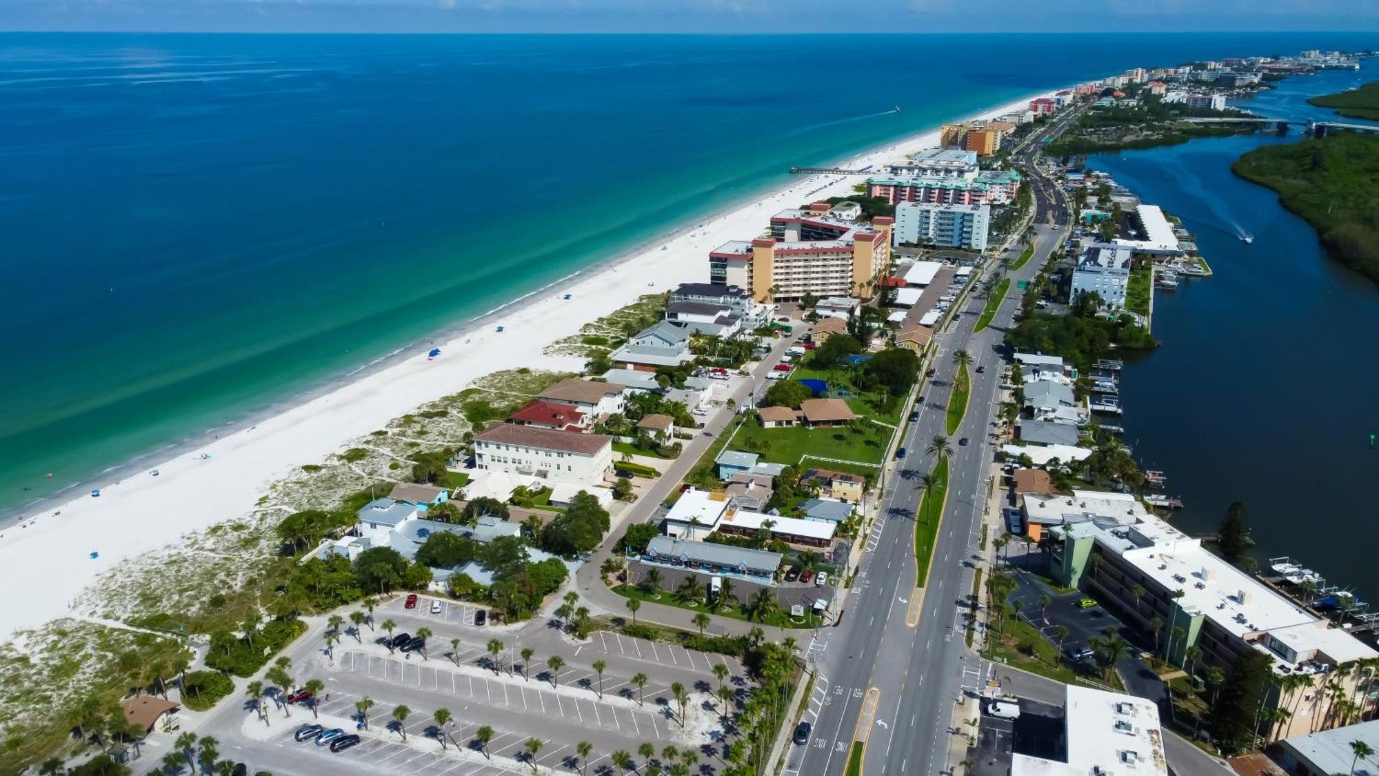 Carousel Suites -Redington Shores Buitenkant foto