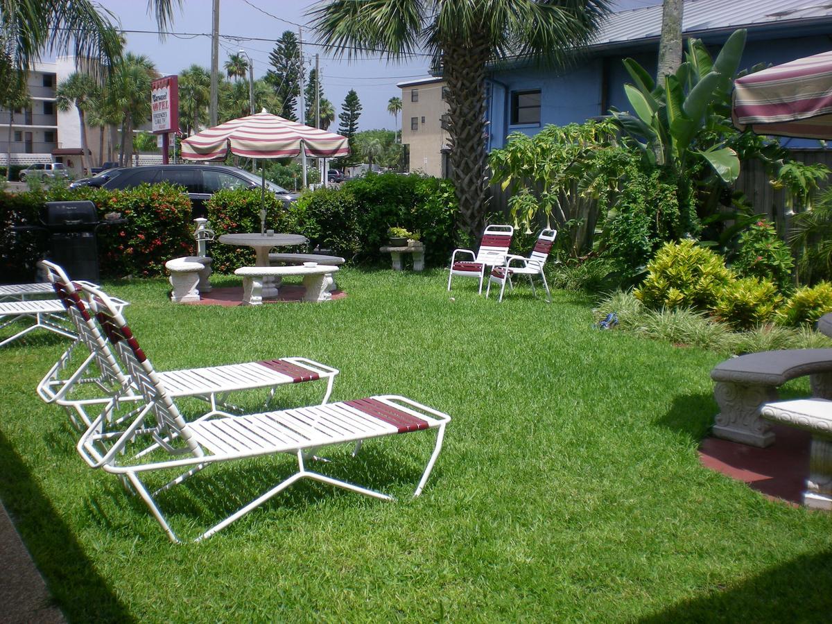 Carousel Suites -Redington Shores Buitenkant foto